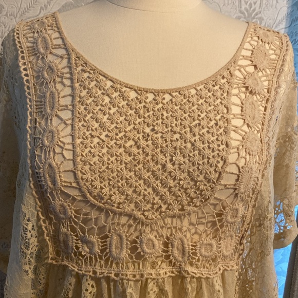 Lace top crème, beige, short sleeves, see-through, gorgeous size small - Picture 1 of 9